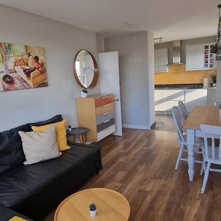 Beautiful 3-Bedroom Flat With Stunning Views London Eksteriør billede